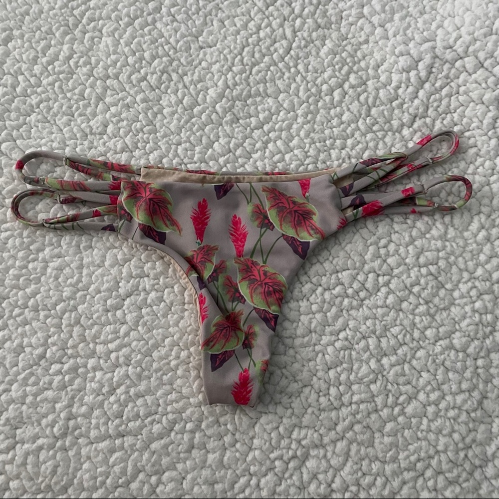 Acacia bottoms
